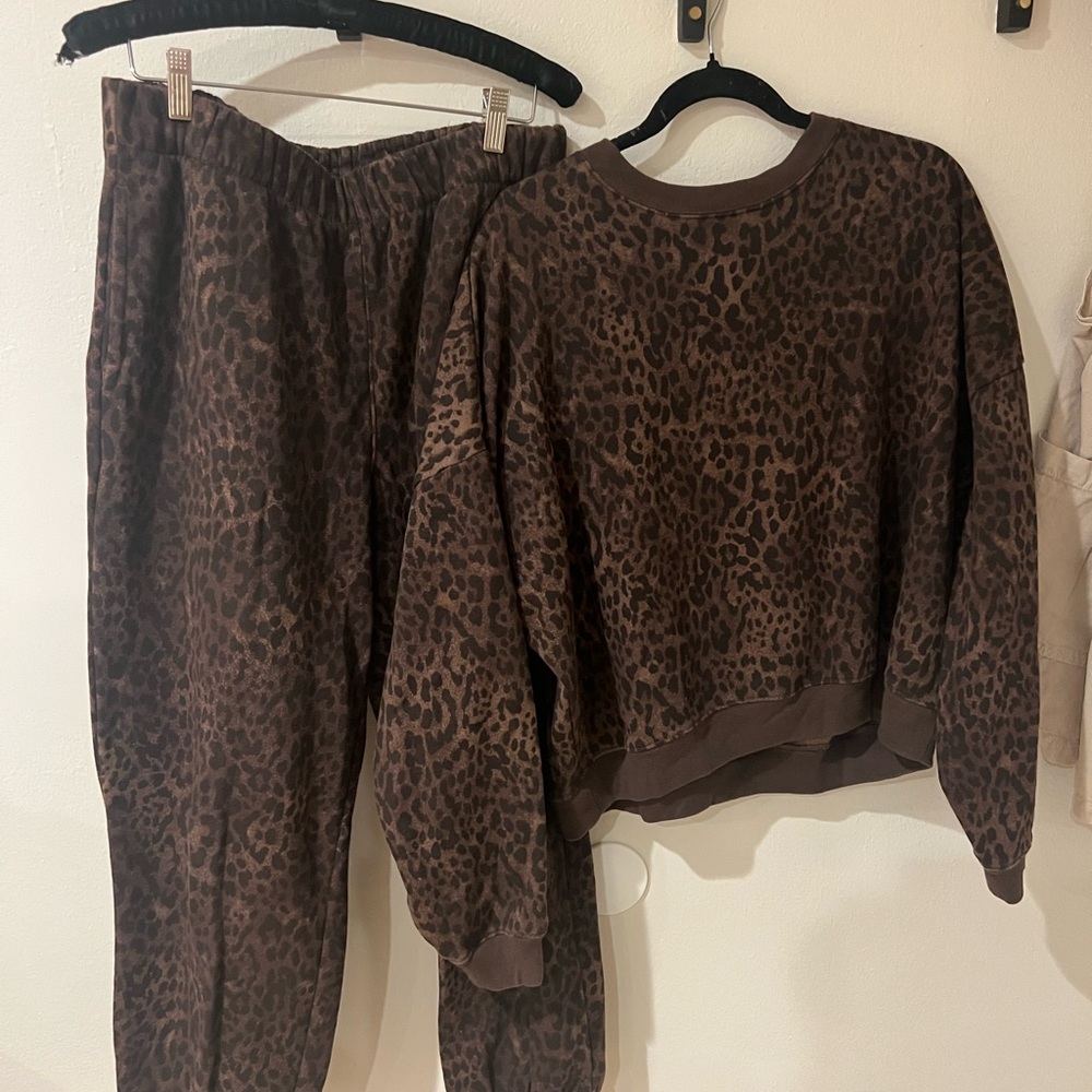 GAP Brown Leopard Women's Sweatsuit